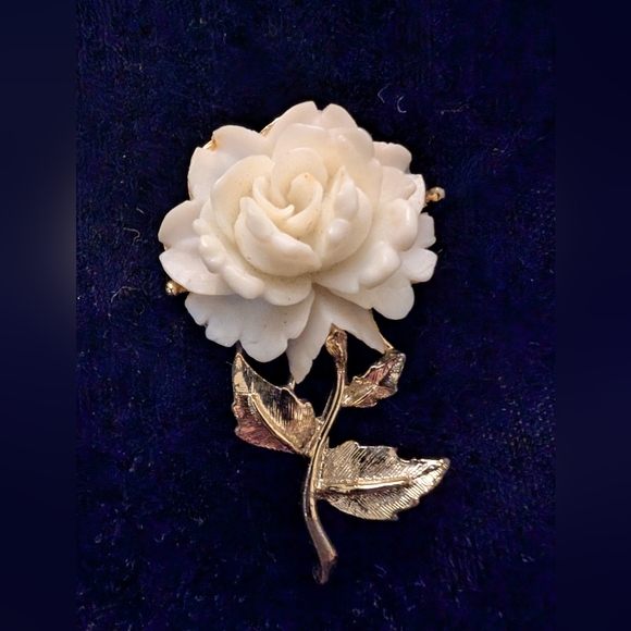 Vintage white celluloid flower - Picture 5 of 6